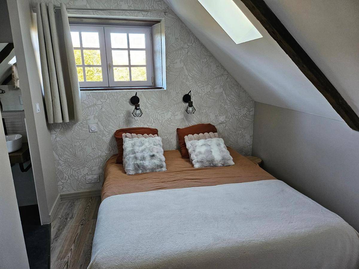 Three-Bedroom House in Brennilis, Région de Châteaulin