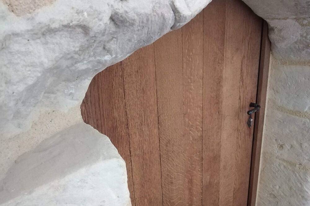 Aménagé dans le Château, le gîte Brilhac est accessible à tous in Monts-sur-Guesnes, Vienne (France)