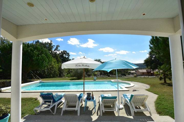 Location de vacances pour 2 personnes, avec jardin ainsi que vue et piscine à Le Bugue - 4