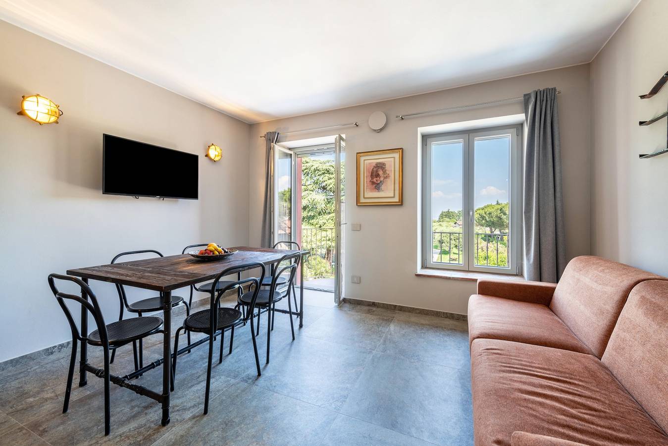 Appartamento intero, Appartamento 'Abaye 5 Barolo - Charm' con vista lago, Wi-Fi e aria condizionata in Soiano del Lago, Prealpi Gardesane