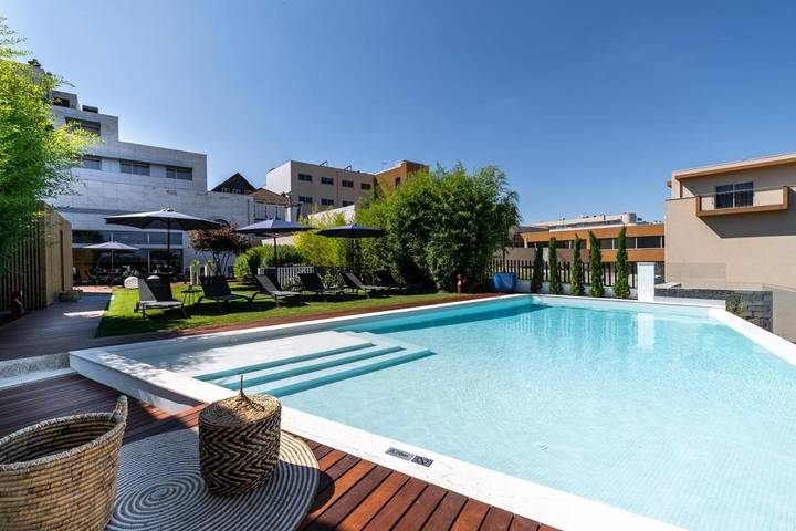 Hôtel pour 3 personnes, avec vue ainsi que jardin et piscine dans Lixa