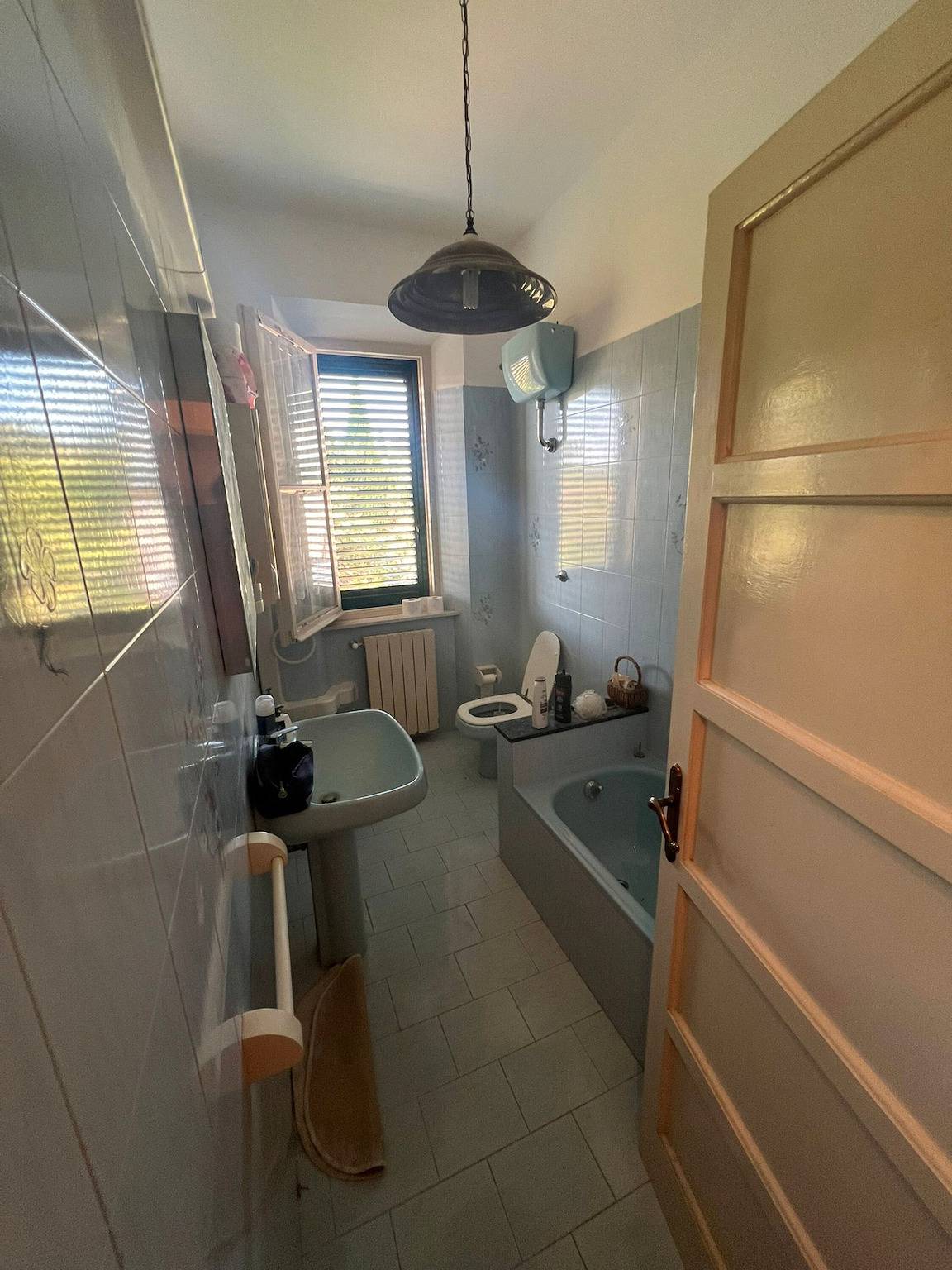 Apartamento entero, Apartamento 'Unique in Rosignano' con Balcón, Wi-Fi y Aire Acondicionado in Rosignano Marittimo, Costa Etrusca