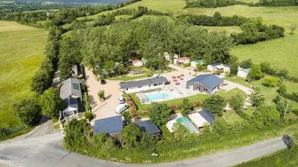 Camping für 4 Personen, mit Pool und Terrasse in Midi-Pyrenäen