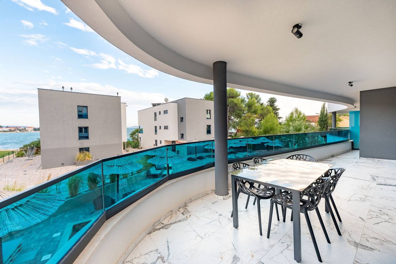Apartamento vacacional entero, Apartamento de vacaciones para 4 personas con piscina in Sukosan, Region de Zadar