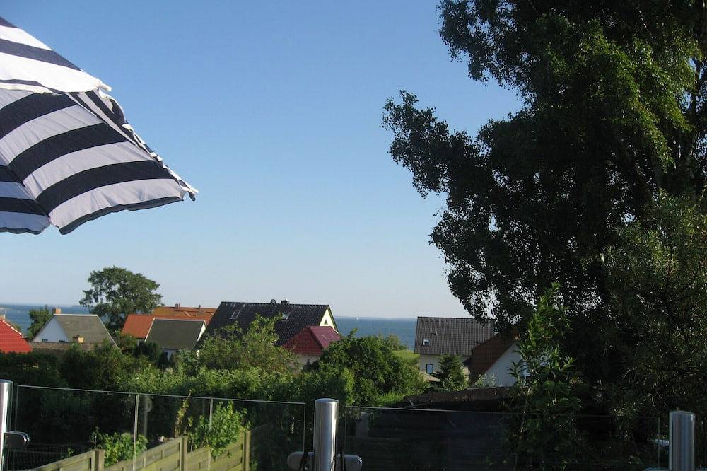 Uns Gartenhus - Ferienhaus in Hanglage - mit Blick auf das Wasser in Klein Zicker, Mönchgut