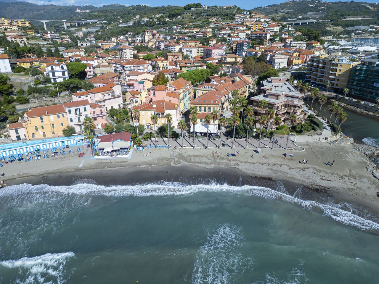 Ganze Ferienwohnung, Ferienwohnung für 4 Personen mit Balkon in San Lorenzo al Mare, Riviera di Ponente