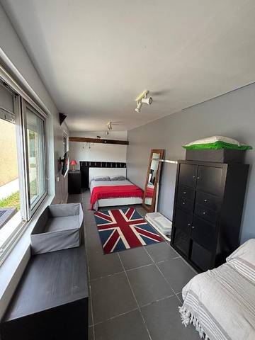 Cottage pour 2 personnes, avec terrasse et piscine à Saint-Genis-Laval