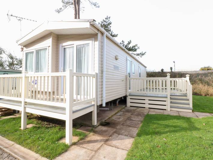 Caravan for 4 people, with garden and pool in South-Wales