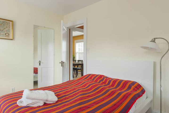 Vacation rental for 5 people, with pool and garden as well as balcony in Cambridge (MA)