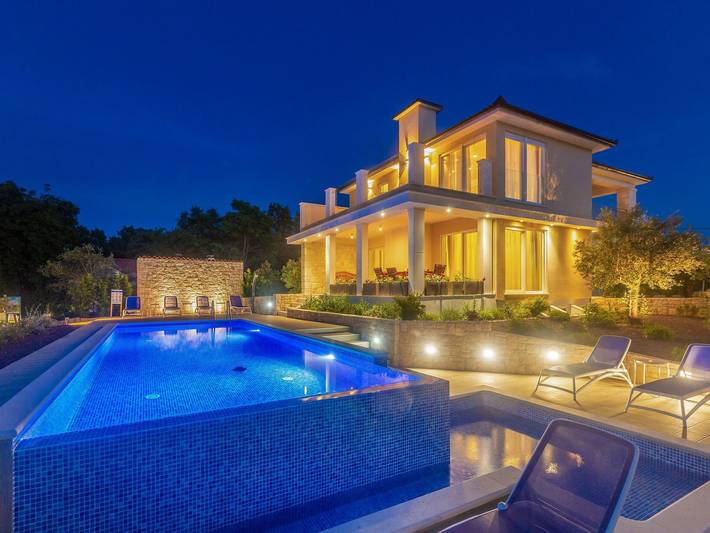 Ferienhaus für 10 Personen, mit Garten und Pool