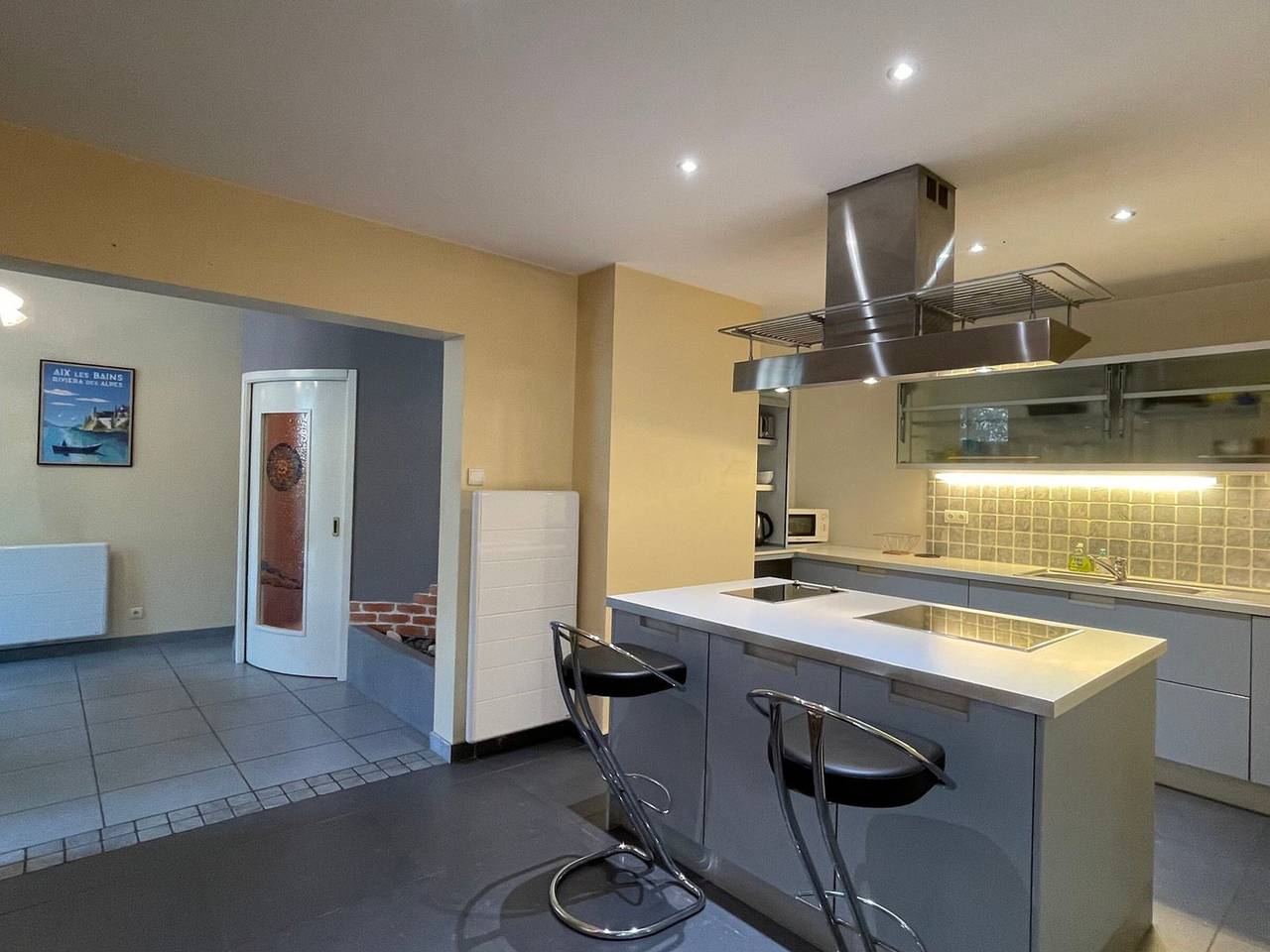 Entire apartment, Appartement T3 proche du lac avec terrasse, jardin, et stationnements privés - Aix-les-Bains in Aix-les-Bains, Chambéry region