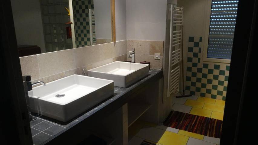 Location de vacances pour 2 personnes, avec jardin et terrasse ainsi que vue et piscine à Sepmes - 2