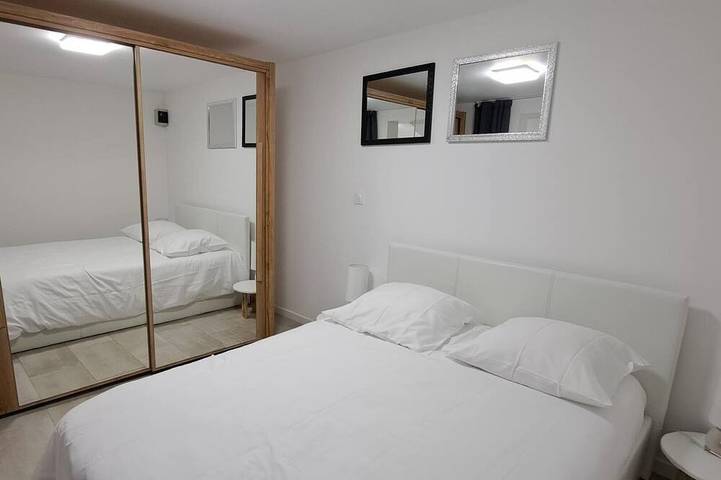 Large Studio for 4 People with 2 Sleeping Areas in Ndame-Adiana, Featuring a Spa in Trans-en-Provence, Draguignan Region