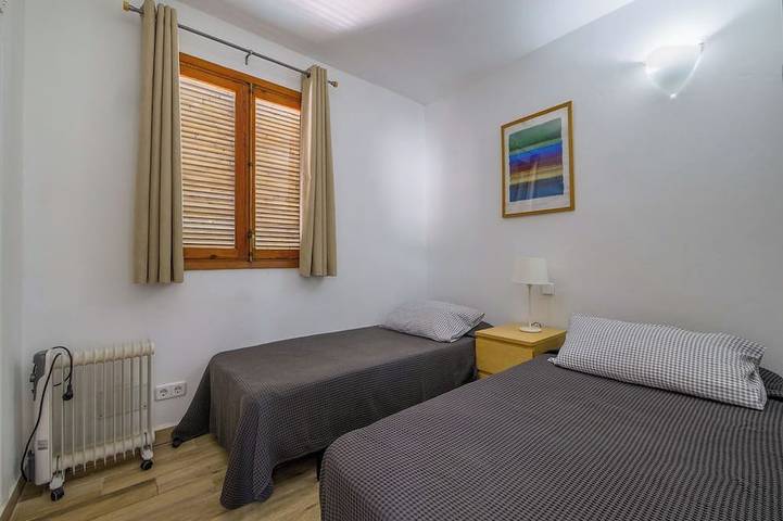 Ganze Wohnung, Pine Walk angrenzend, 3. Stock Wohnung (mit Aufzug) mit WIFI 2 min tolle Aussicht. in Port de Pollença, Pollença