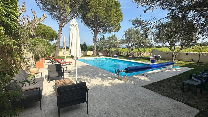 Chambre d’hôte pour 2 personnes, avec jardin et piscine ainsi que balcon et vue à Rochegude