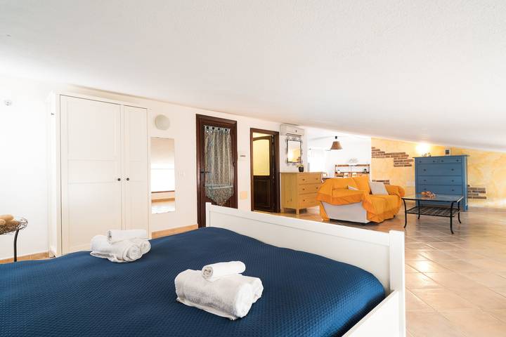 Hel enrumslägenhet, Holiday Apartment "Giojas125 Per 4 Pax" with Balcony & Wi-Fi in Orosei, Gulf of Orosei