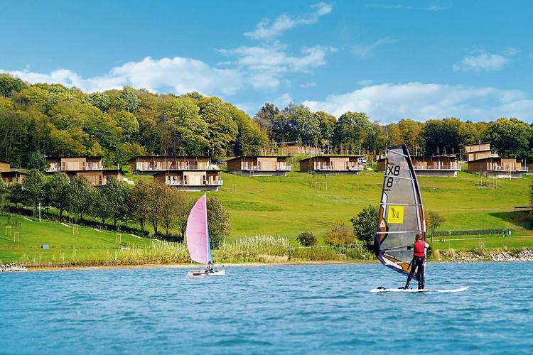 Cottage en France avec Vue sur le Lac in Eppe-Sauvage, Avesnes-sur-Helpe