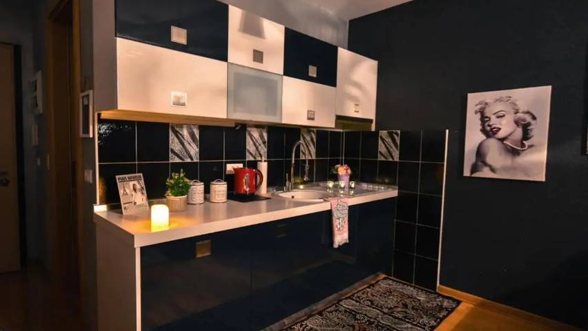Ferienwohnung für 5 Personen, mit Balkon und Pool in Budva