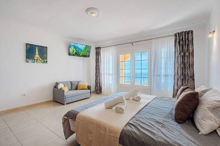 Gîte pour 15 personnes, avec jardin dans Los Menores - 3