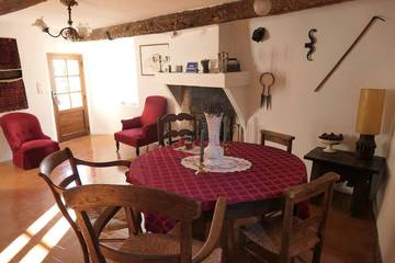 Gîte pour 4 personnes, avec terrasse et jardin à Seillans
