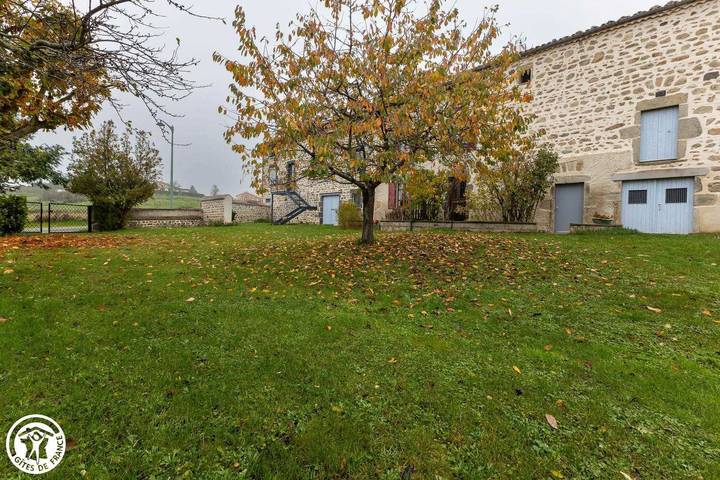Gîte pour 4 personnes, avec Terrasse ainsi que Jardin et Vue