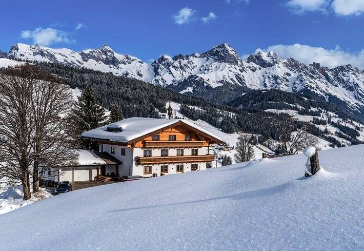Ferienwohnung für 4 Personen, mit Balkon und Terrasse sowie Garten und Sauna in Maria Alm