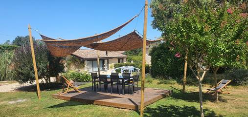 Gîte pour 6 personnes, avec terrasse ainsi que jardin et piscine à Montcaret