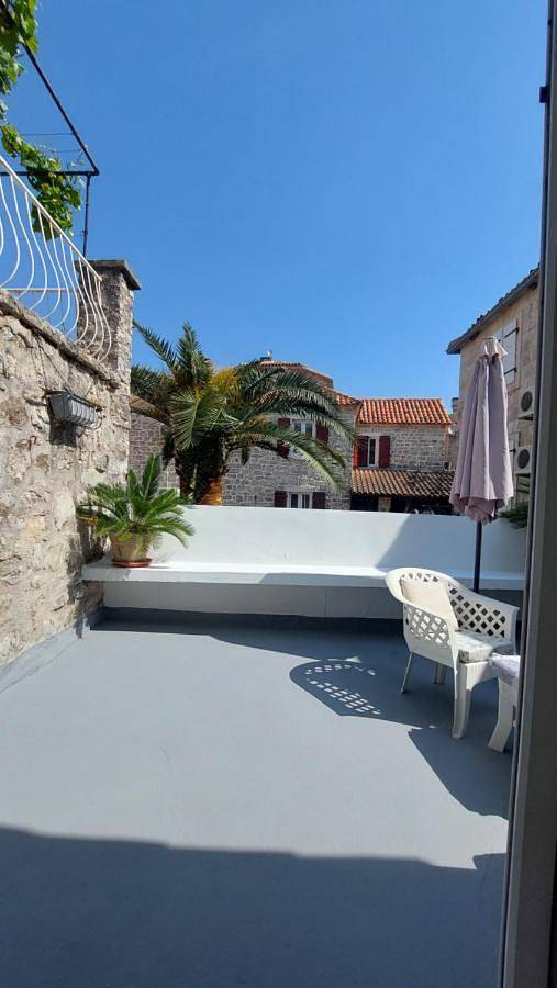 Ferienhaus für 6 Personen, mit Terrasse und Ausblick, mit Haustier in Budva