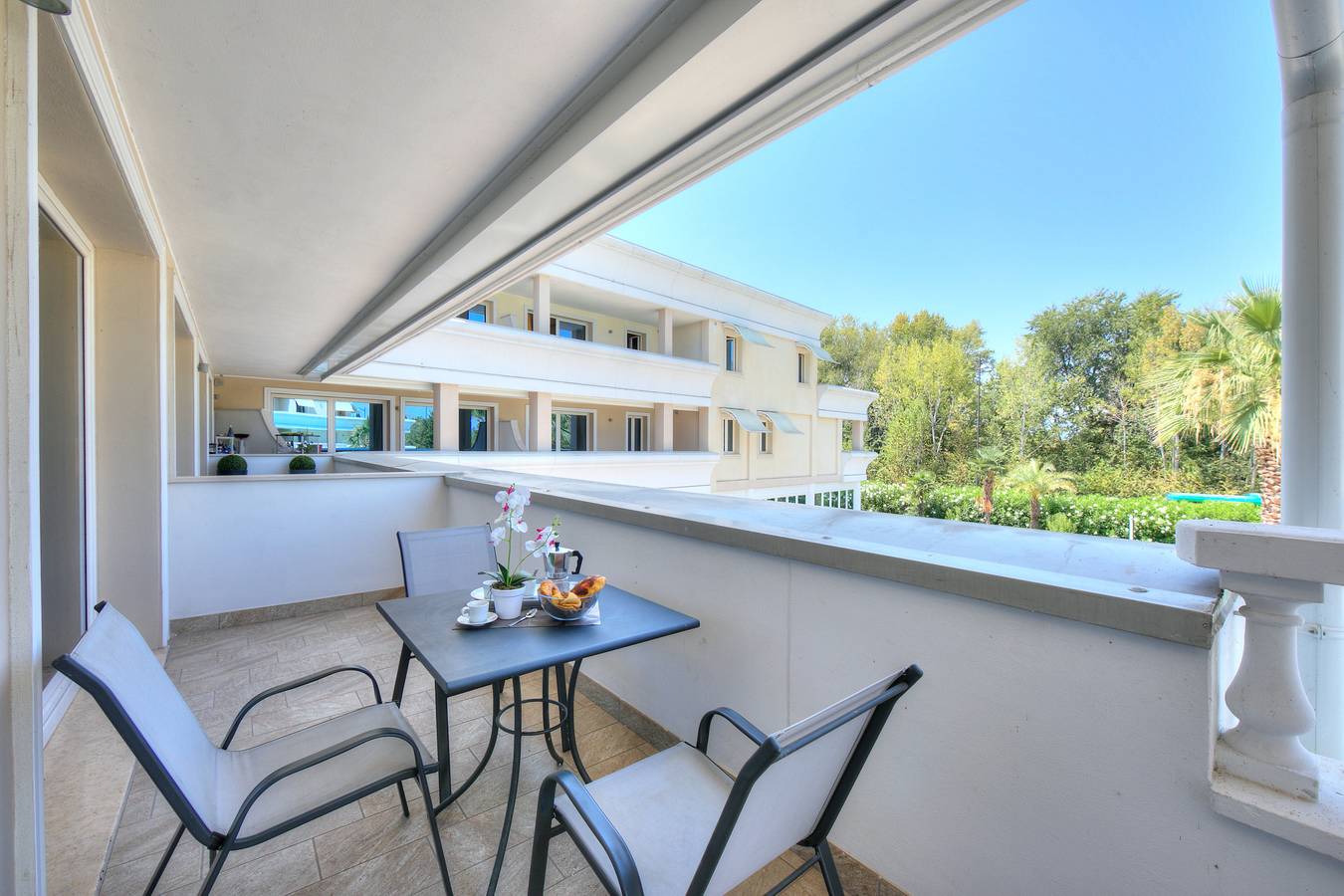 Ganze Wohnung, Rivoltella Apt With Pool 600m From Lake in Rivoltella del Garda, Desenzano del Garda