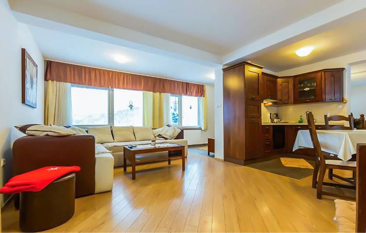 Charmante 250 m² große Wohnung mit Pool, WLAN und Terrasse in Gospitsch, Naturpark Velebit