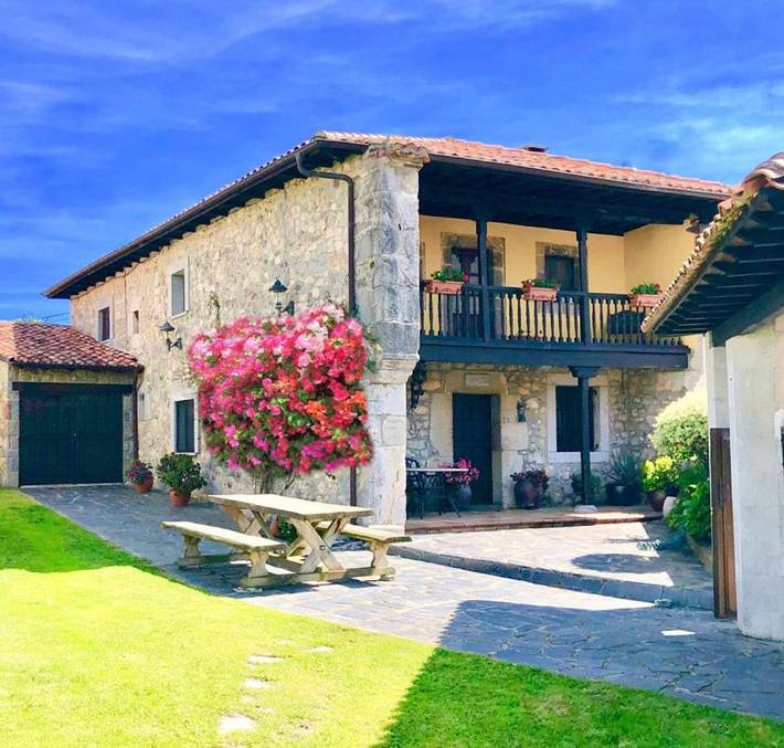 Apartamento para 8 personas, con Balcón además de Terraza y Jardín en Villahormes