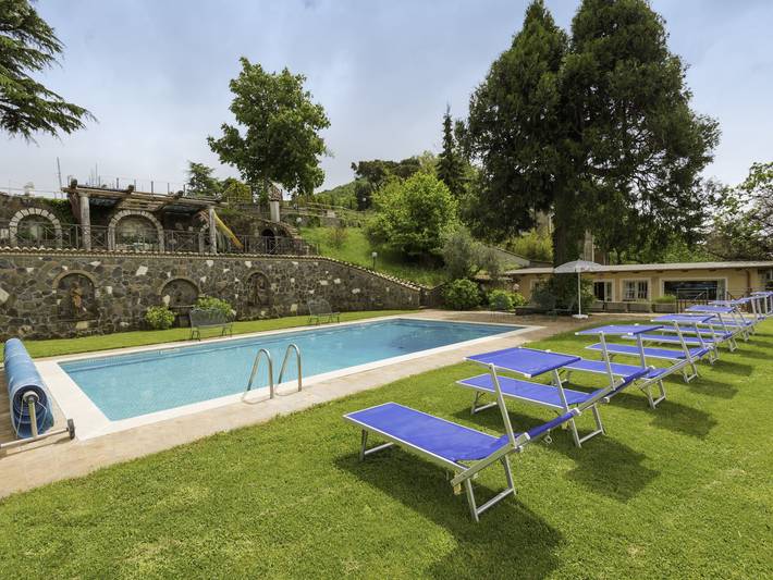 Casa vacanza per 13 persone, con giardino e vista lago nonché balcone in Rocca di Papa