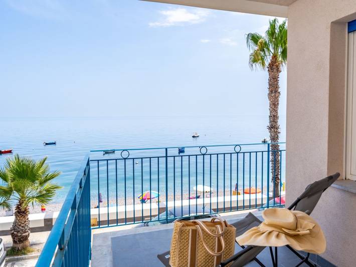 Gîte pour 4 personnes, avec balcon à Letojanni - 2