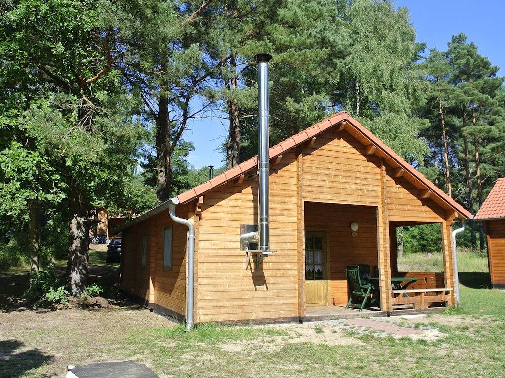 Mit Sauna und Boot am See "F" in Badestrand Pian, Himmelpfort