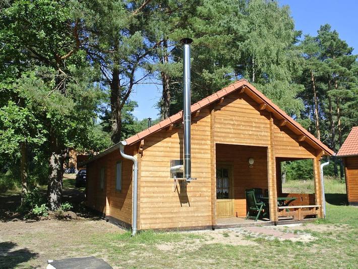 Mit Sauna und Boot am See "F" in Badestrand Pian, Himmelpfort