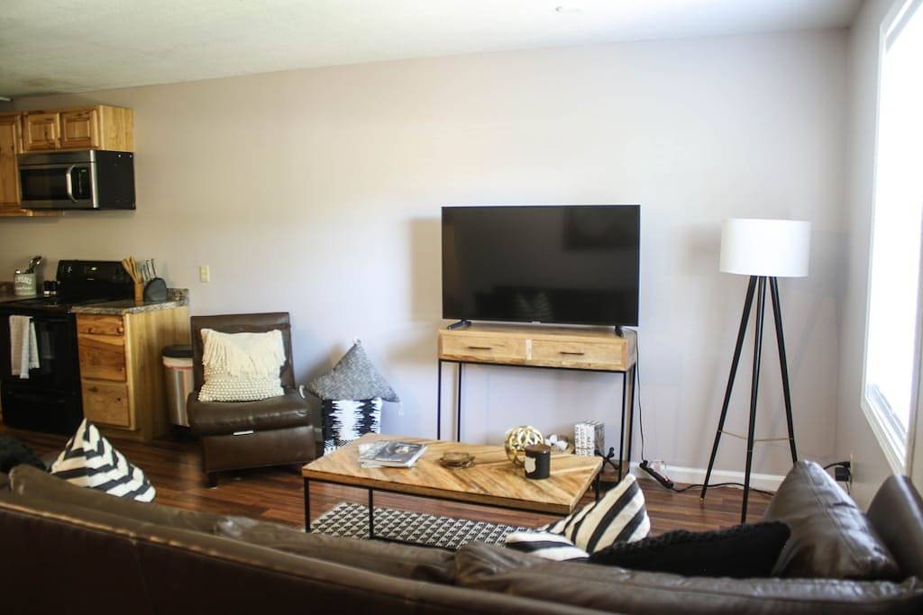 Ganze Wohnung, * Ellas Chalet * liegt versteckt in Brevard, Nc, auch bekannt als \"Land der Wasserfälle\" in Brevard, Transylvania County