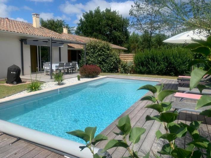 Location de vacances pour 8 personnes, avec jardin et piscine à Azur - 2