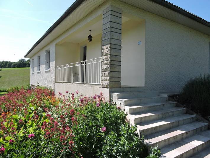 Gîte for 8 people, with garden and terrace, with pets in Dordogne