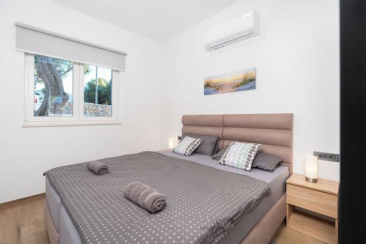 Villa für 7 Personen, mit Sauna und Whirlpool sowie Garten in Novalja - 4