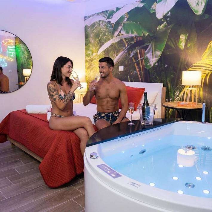 Gîte pour 2 personnes, avec balcon et jacuzzi à Noicàttaro