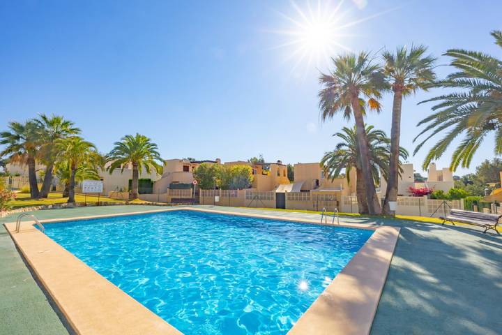 Bungalow para 6 personas, con terraza y piscina en Calpe