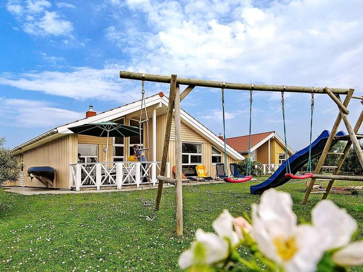 Ferienhaus für 12 Personen, mit Whirlpool und Terrasse sowie Garten und Sauna in Otterndorf