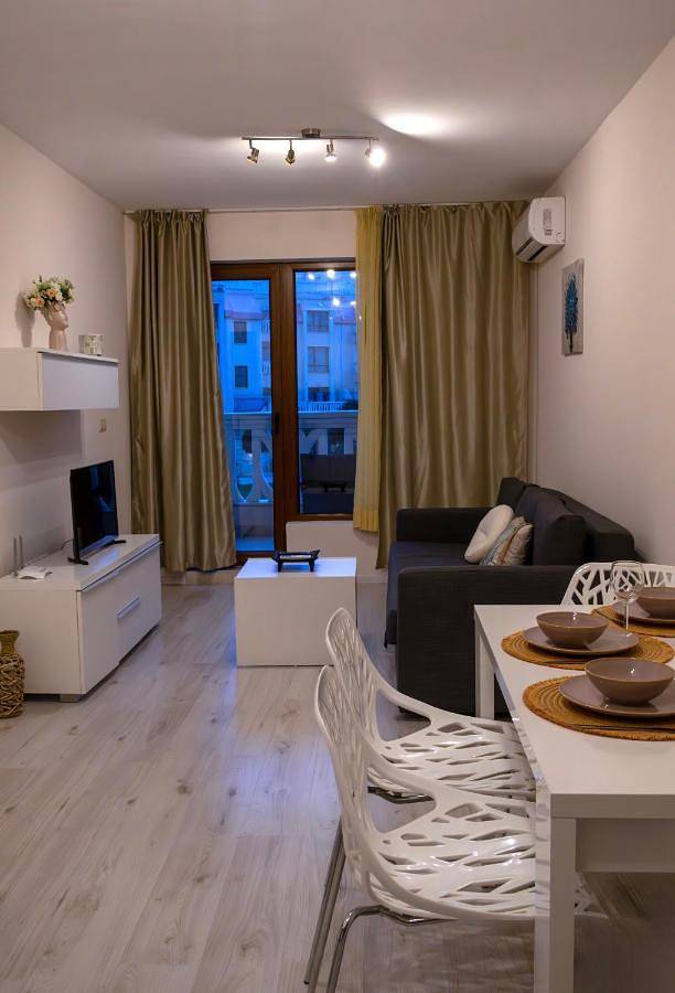 Ferienwohnung für 4 Personen, mit Ausblick und Garten sowie Pool - 1