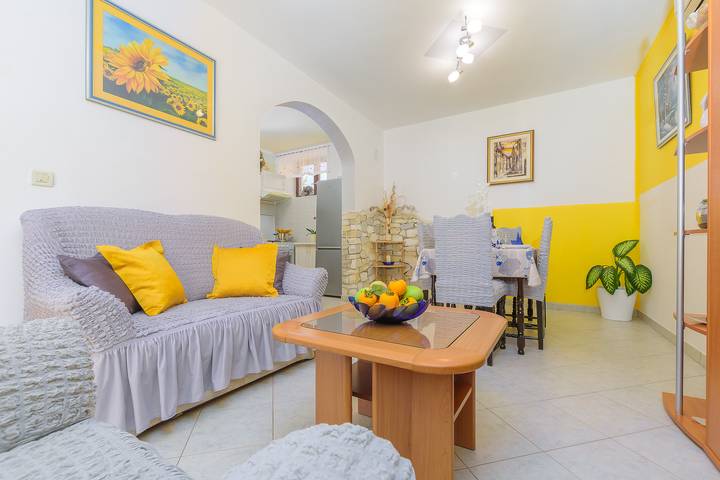 Ferienhaus für 6 Personen, mit Terrasse und Pool