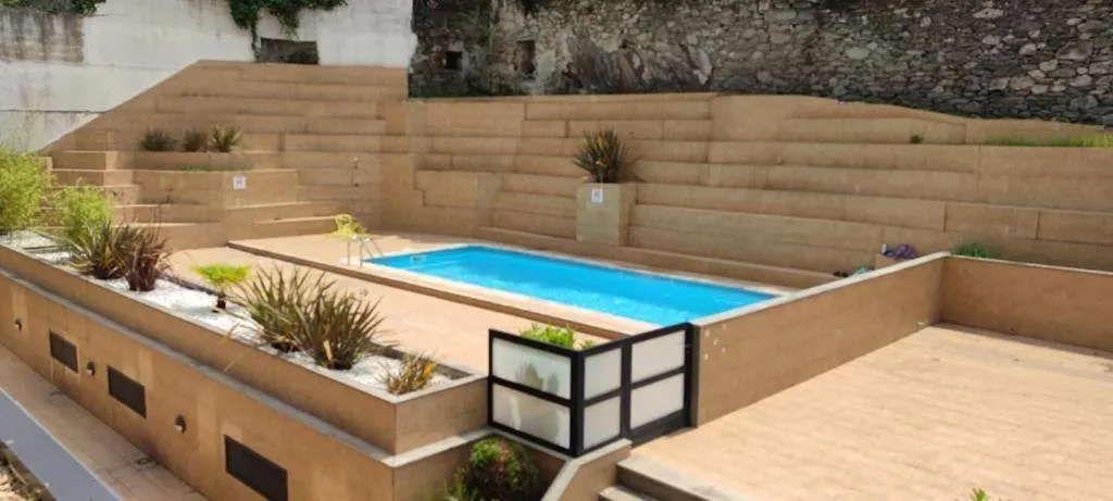 Apartamento de vacaciones para 5 personas, con vistas además de piscina y jardín - 1