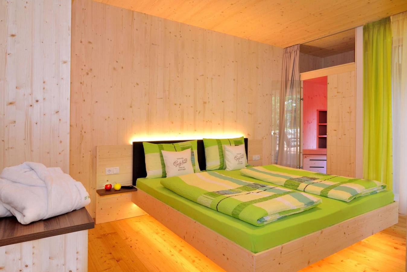 Appartamento intero, Appartamento 'Rumlhof Chalet Sarnfeld Deluxe' con vista montagna, piscina in comune e Wi-Fi in Sarnes, Bressanone