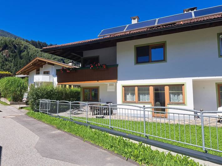 Ferienwohnung für 3 Personen, mit Terrasse und Garten im Ski-Optimal Hochzillertal