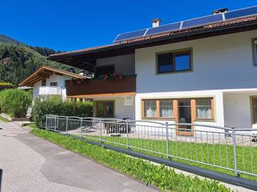 Ferienwohnung für 3 Personen, mit Terrasse und Garten im Ski-Optimal Hochzillertal