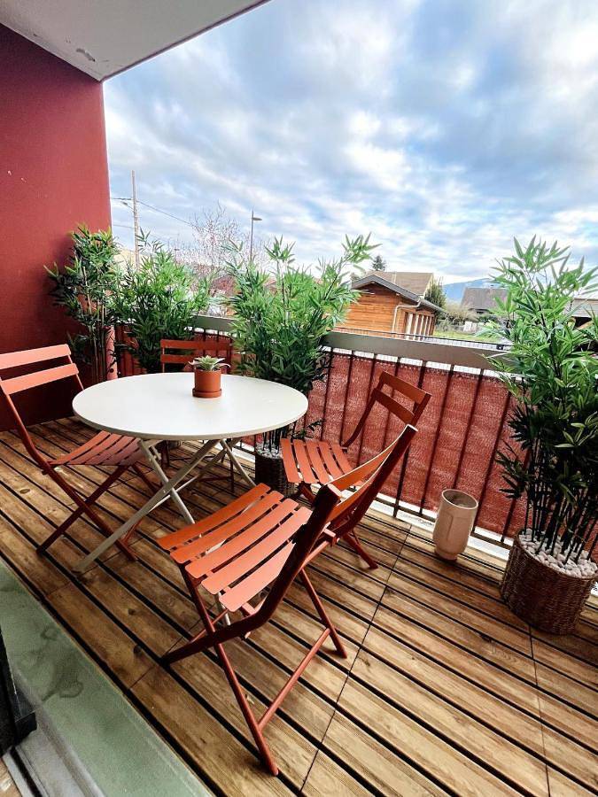 Appartement entier, Two-Bedroom Apartment in Douvaine, Région de Thonon-les-Bains