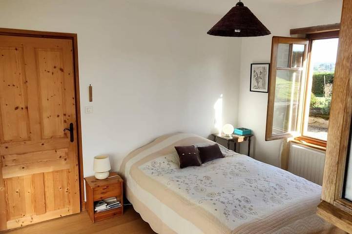 Location de vacances pour 6 personnes, avec jardin à Charlieu - 2